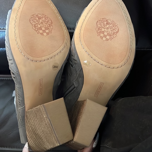 Vince Camuto Open toe suede open toe sandals - color gray - Picture 4 of 4